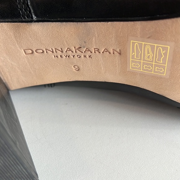 Donna Karan - black chunk leather pumps, 9 - Picture 13 of 14